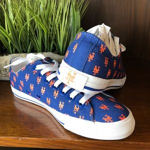 Row one Met Sneakers